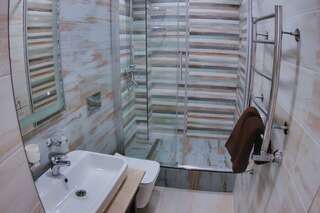 Гостиница Терем у реки Каменномостский 2-х местный номер комфорт без балкона-4