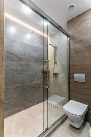 Гостиница Терем у реки Каменномостский 3-х местный семейный 2-х комнатный номер-18