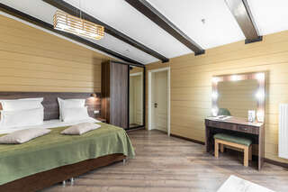 Гостиница Терем у реки Каменномостский 3-х местный семейный комфорт без балкона-1