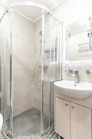 Гостиница Терем у реки Каменномостский 2-х местный смарт с балконом-17