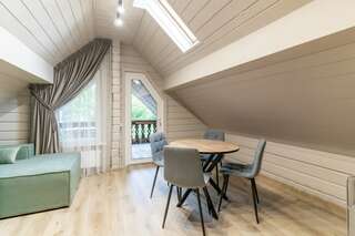 Гостиница Терем у реки Каменномостский 3-х местный семейный 2-х комнатный номер-12