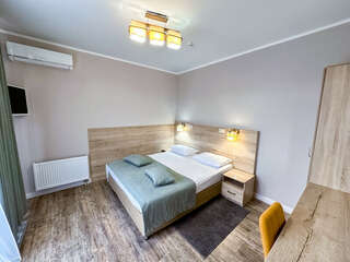 Гостиница Терем у реки Каменномостский 3-х местный семейный комфорт без балкона-1