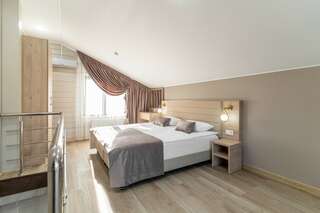 Гостиница Терем у реки Каменномостский 3-х местный двухуровневый семейный номер-3