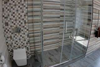 Гостиница Терем у реки Каменномостский 3-х местный семейный комфорт без балкона-4