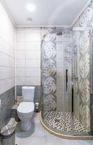 Гостиница Терем у реки Каменномостский 3-х местный семейный комфорт без балкона-7