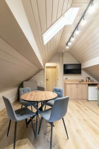 Гостиница Терем у реки Каменномостский 3-х местный семейный 2-х комнатный номер-15