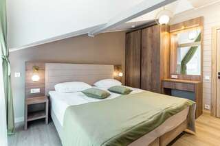 Гостиница Терем у реки Каменномостский 3-х местный семейный 2-х комнатный номер-2