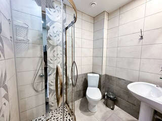 Гостиница Терем у реки Каменномостский 3-х местный семейный комфорт без балкона-8