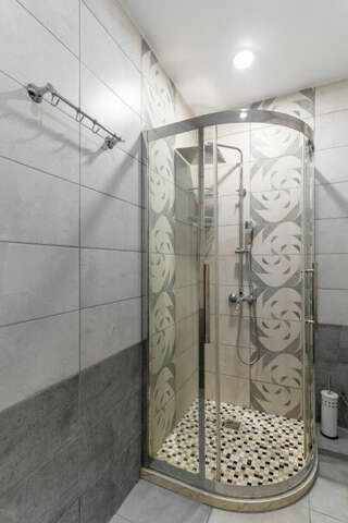 Гостиница Терем у реки Каменномостский 3-х местный номер-студия комфорт с балконом-5