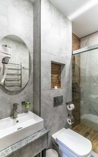 Гостиница Терем у реки Каменномостский 3-х местный семейный комфорт без балкона-10