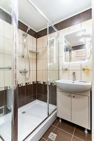 Гостиница Терем у реки Каменномостский 3-х местный двухкомнатный номер-11