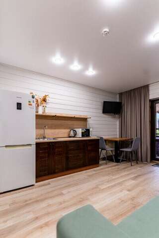 Гостиница Терем у реки Каменномостский 3-х местный двухкомнатный номер-6