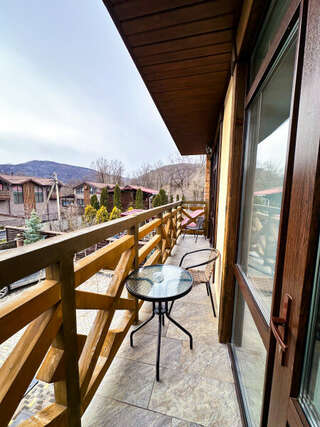 Гостиница Терем у реки Каменномостский 3-х местный семейный двухкомнатный номер комфорт с балконом-5