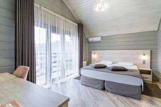 Гостиница Терем у реки Каменномостский 3-х местный семейный комфорт без балкона-1