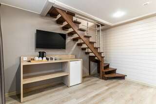 Гостиница Терем у реки Каменномостский 3-х местный двухуровневый семейный номер-5