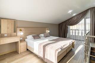 Гостиница Терем у реки Каменномостский 3-х местный двухуровневый семейный номер-1