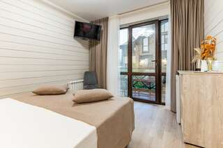 Гостиница Терем у реки Каменномостский 2-х местный стандартный номер "Компакт" с балконом-5