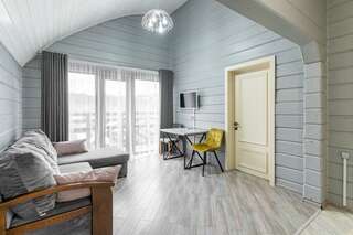 Гостиница Терем у реки Каменномостский 3-х местный семейный комфорт без балкона-4