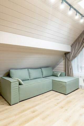 Гостиница Терем у реки Каменномостский 3-х местный семейный 2-х комнатный номер-14