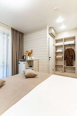 Гостиница Терем у реки Каменномостский 2-х местный стандартный номер "Компакт" с балконом-16