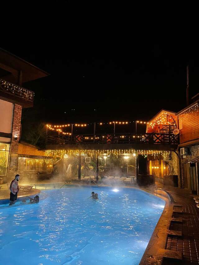 Гостиница Терем у реки Каменномостский-217