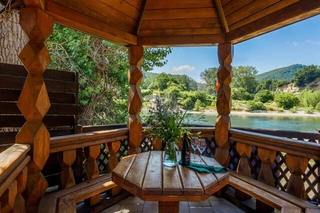 Гостиница Терем у реки Каменномостский-25